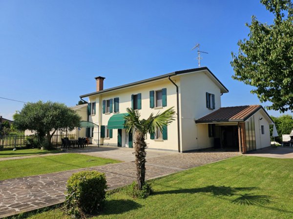 casa indipendente in vendita a Borgo Veneto in zona Saletto