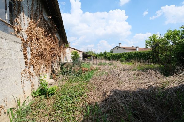 capannone in vendita a Borgo Veneto
