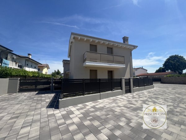 casa indipendente in vendita a Borgo Veneto in zona Saletto