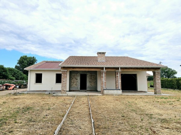 casa indipendente in vendita a Borgo Veneto in zona Saletto