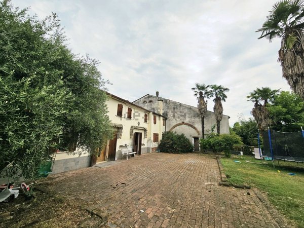 casa indipendente in vendita a Borgo Veneto in zona Megliadino San Fidenzio