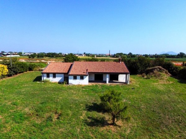 casa indipendente in vendita a Borgo Veneto in zona Buzzacarina