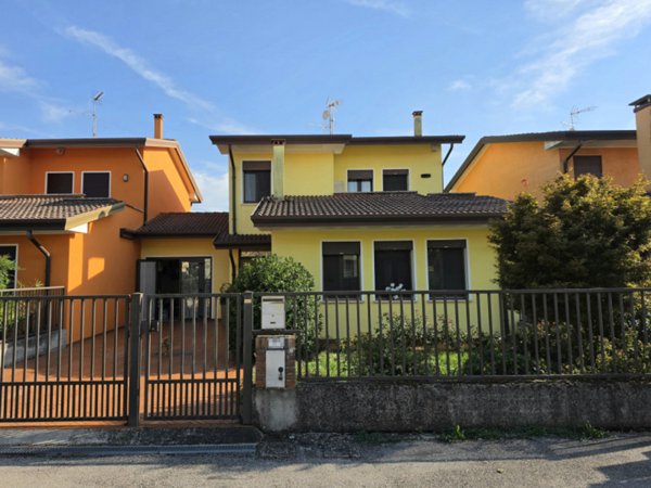 casa indipendente in vendita a Borgo Veneto in zona Saletto