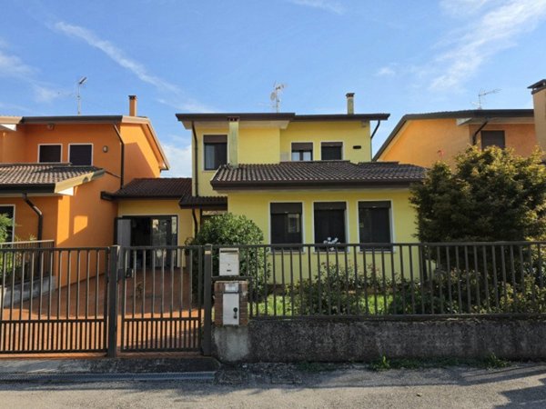 casa indipendente in vendita a Borgo Veneto in zona Saletto