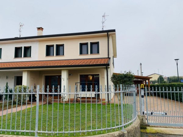 casa indipendente in vendita a Santa Caterina d'Este in zona Carceri