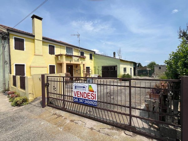 casa indipendente in vendita a Santa Caterina d'Este in zona Carceri
