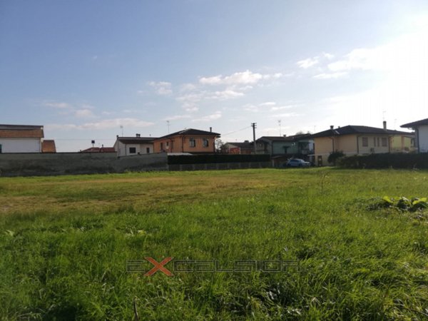 terreno edificabile in vendita ad Adria