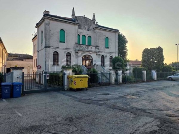 villa in vendita ad Adria