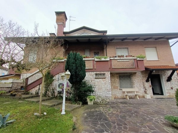 casa indipendente in vendita ad Adria