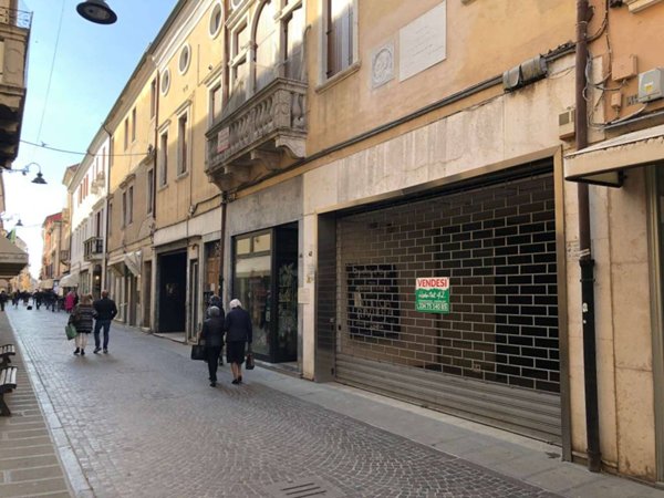 negozio in vendita ad Adria
