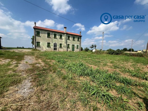 casa indipendente in vendita ad Adria in zona Bellombra