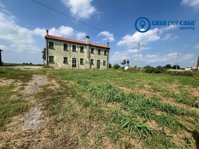 casa indipendente in vendita ad Adria in zona Bellombra