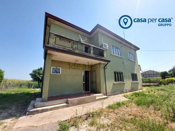 casa indipendente in vendita ad Adria