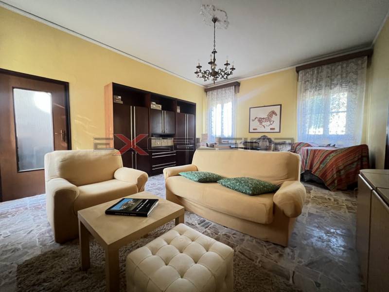 casa indipendente in vendita ad Adria in zona Bottrighe