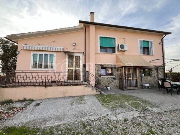 casa indipendente in vendita ad Adria
