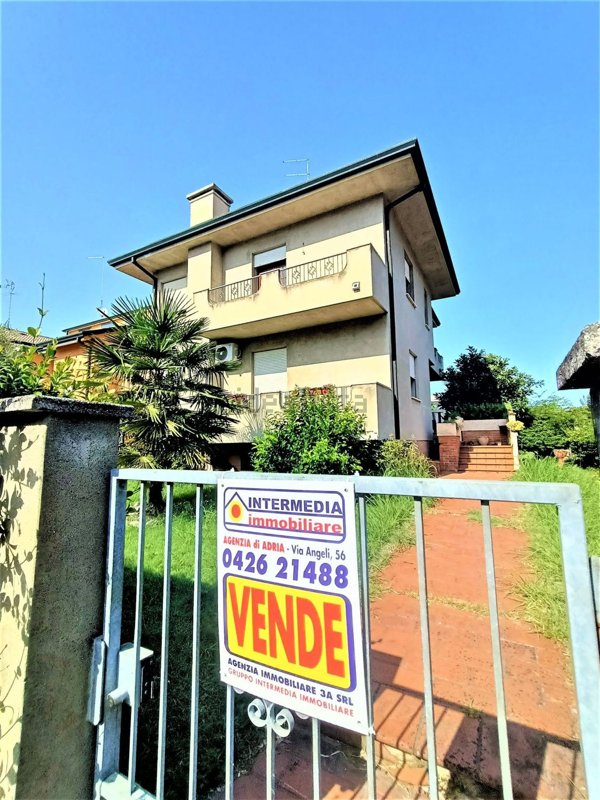 casa indipendente in vendita ad Adria