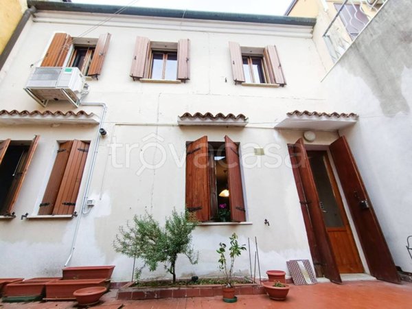 casa indipendente in vendita ad Adria