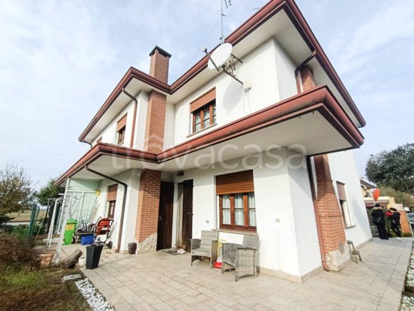 casa indipendente in vendita ad Adria in zona Bellombra