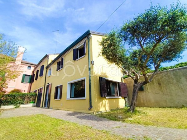 casa indipendente in vendita ad Adria