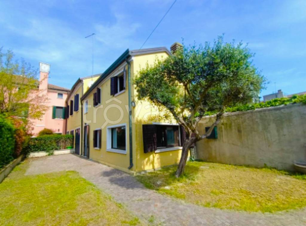 casa indipendente in vendita ad Adria