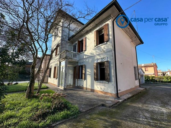 casa indipendente in vendita ad Adria in zona Bottrighe