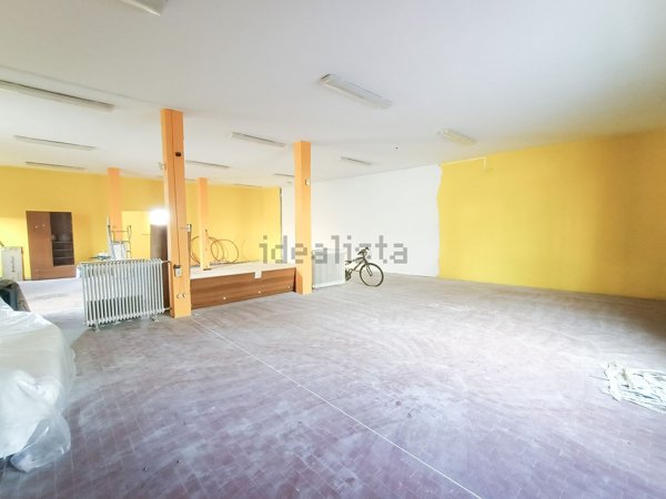 locale commerciale in vendita ad Adria