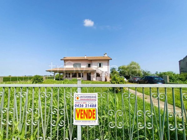 casa indipendente in vendita ad Adria