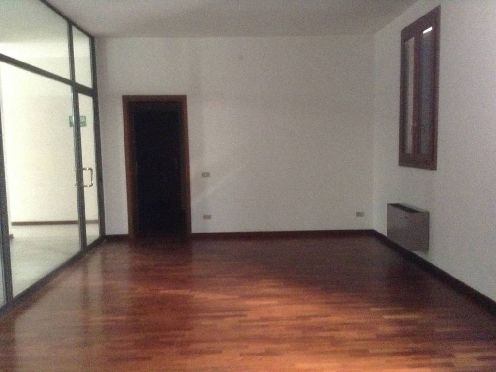 ufficio in vendita ad Adria