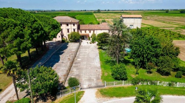 casa indipendente in vendita ad Adria in zona Ca' Emo