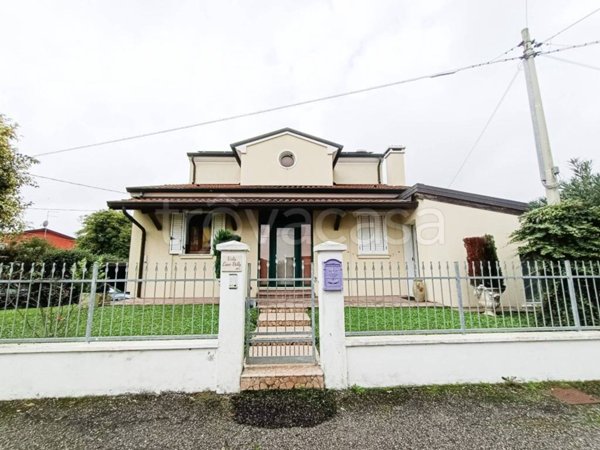 casa indipendente in vendita ad Adria