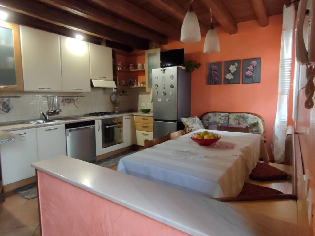 casa indipendente in vendita ad Adria in zona Valliera