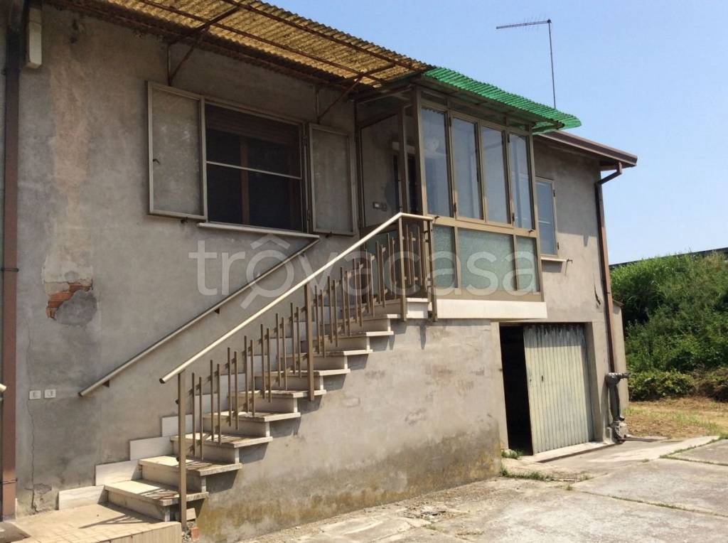 casa indipendente in vendita ad Adria