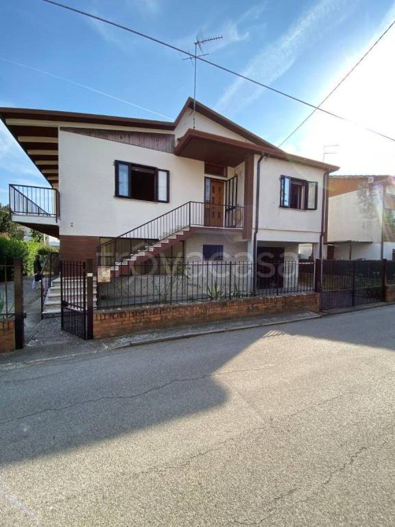 casa indipendente in vendita ad Adria
