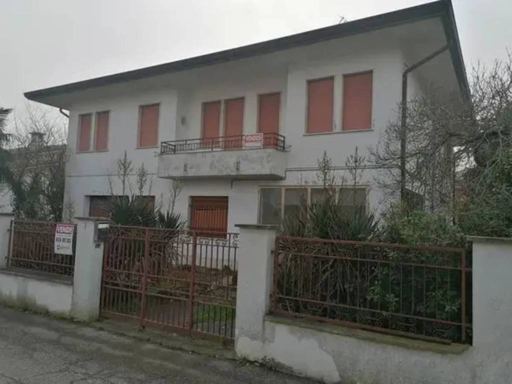 casa indipendente in vendita ad Adria