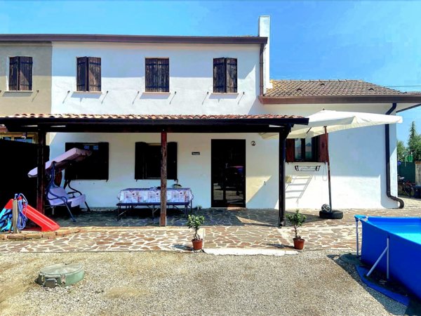 casa indipendente in vendita ad Adria in zona Ca' Emo