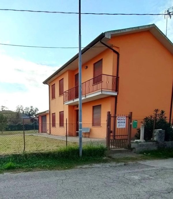 casa indipendente in vendita ad Adria