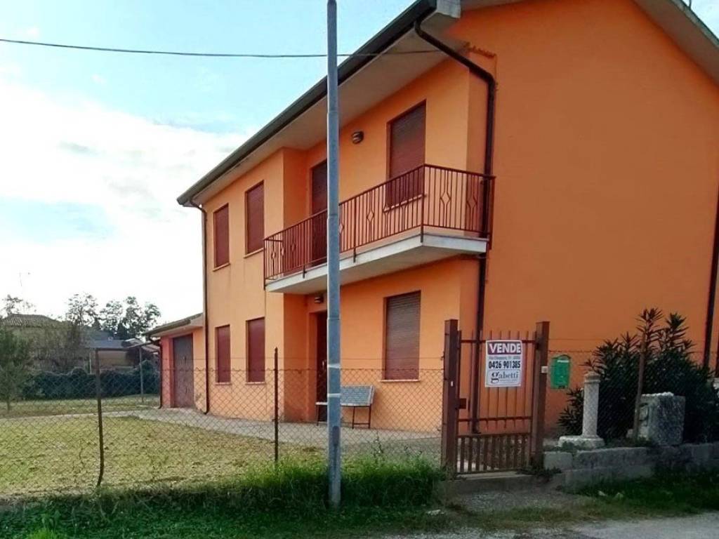 casa indipendente in vendita ad Adria