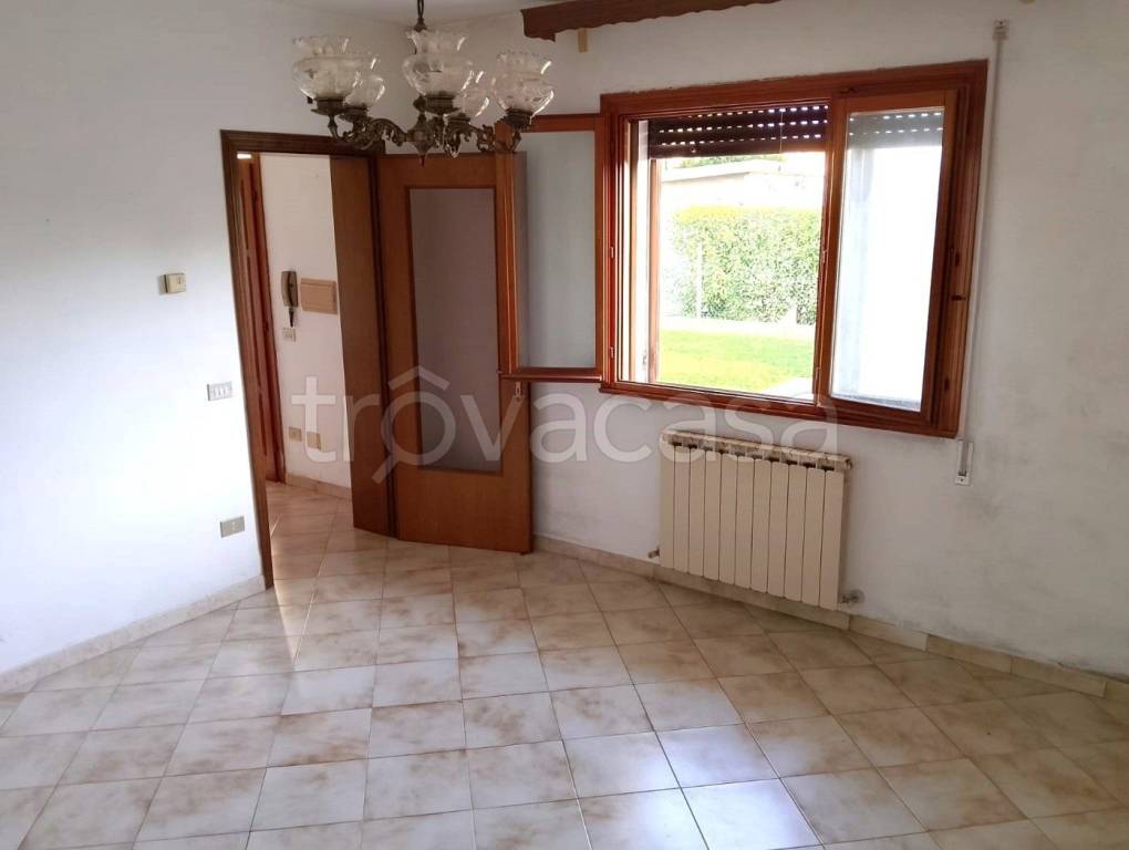 casa indipendente in vendita ad Adria in zona Bottrighe