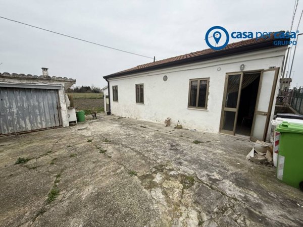 casa indipendente in vendita ad Adria in zona Bottrighe