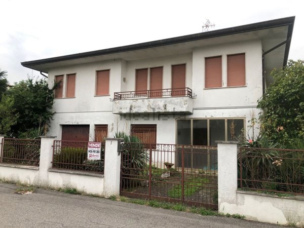 casa indipendente in vendita ad Adria