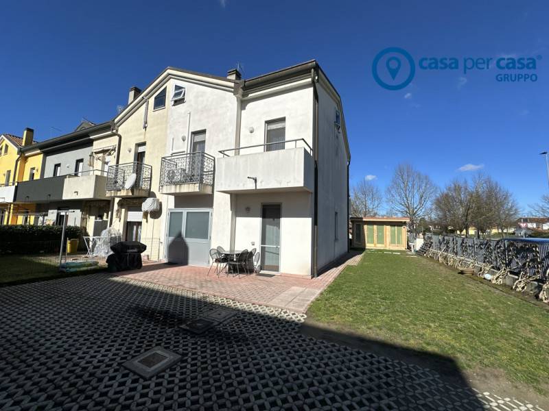 casa indipendente in vendita ad Adria