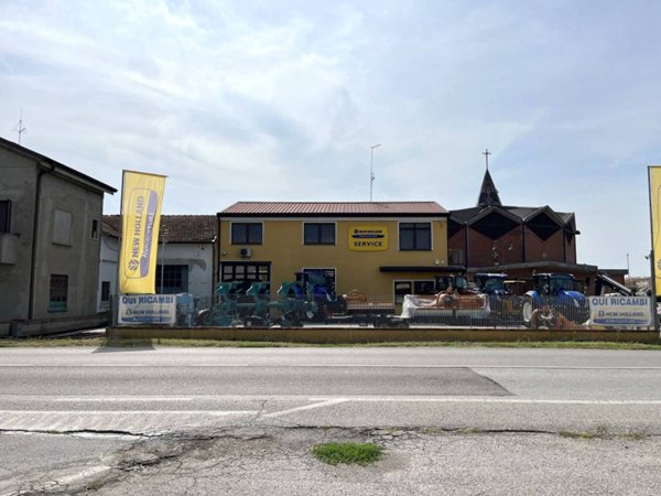 negozio in vendita ad Adria