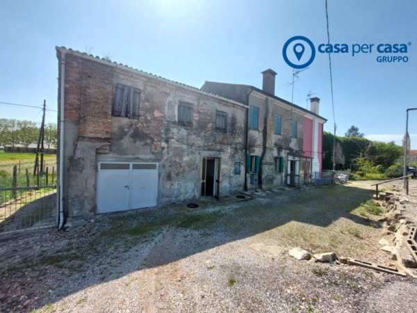 casa indipendente in vendita ad Adria in zona Fasana
