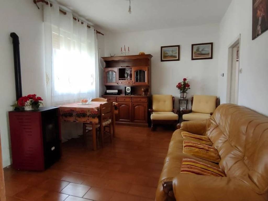 casa indipendente in vendita ad Adria in zona Bottrighe