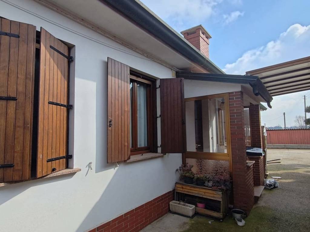 casa indipendente in vendita ad Adria
