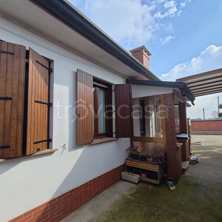 casa indipendente in vendita ad Adria