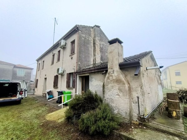 casa indipendente in vendita ad Adria in zona Ca' Emo
