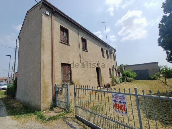 casa indipendente in vendita ad Adria in zona Ca' Emo