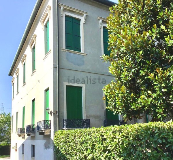 casa indipendente in vendita ad Adria in zona Bottrighe