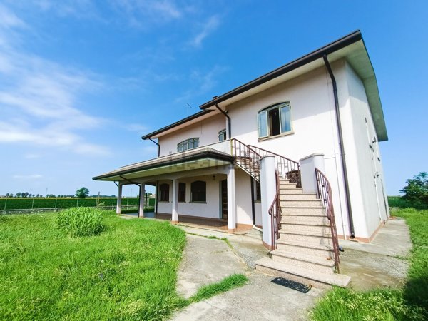 casa indipendente in vendita ad Adria